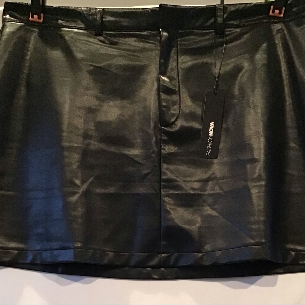 94 Fashion Nova Glossy Black Mini Skirt